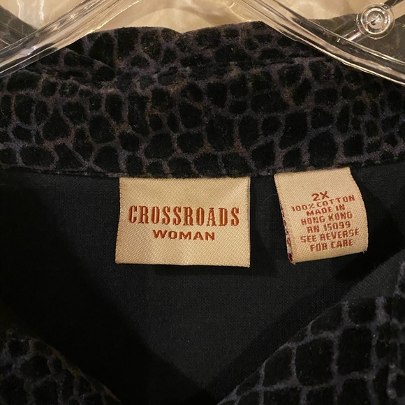 Woman’s 2X Top - Picture 3 of 7